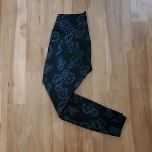 Today$! Fabletics Black Leggings w/ Floral Pattern